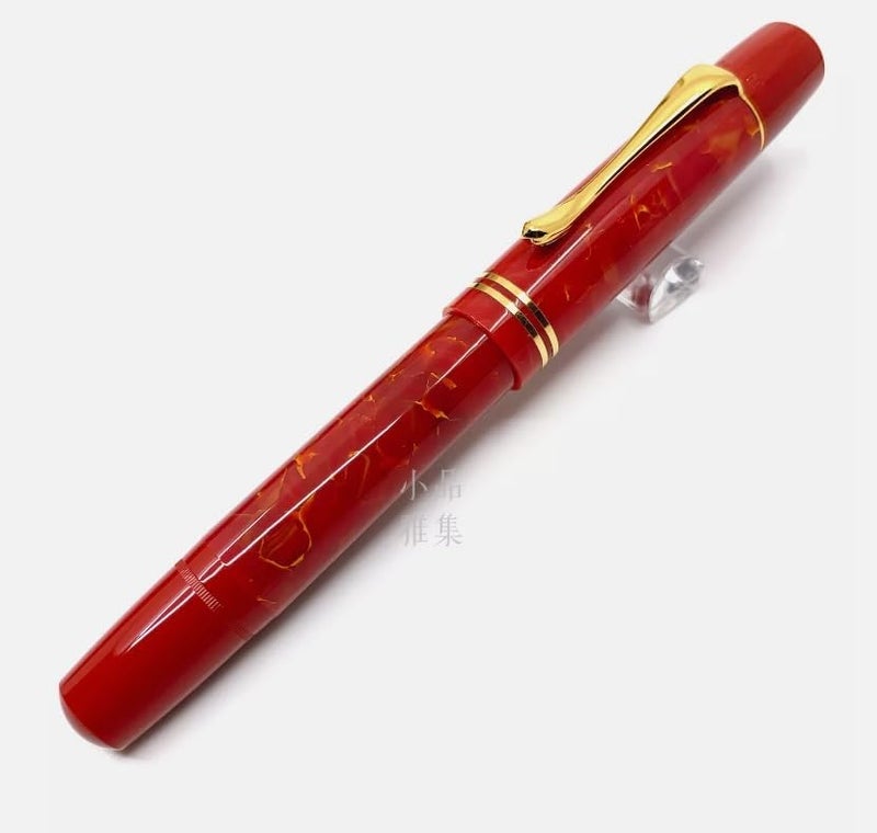 بيليكان قلم حبر بيليكان إصدار خاص M101N أحمر لامع مع حواف ذهبية - علبة هدايا - Image 3